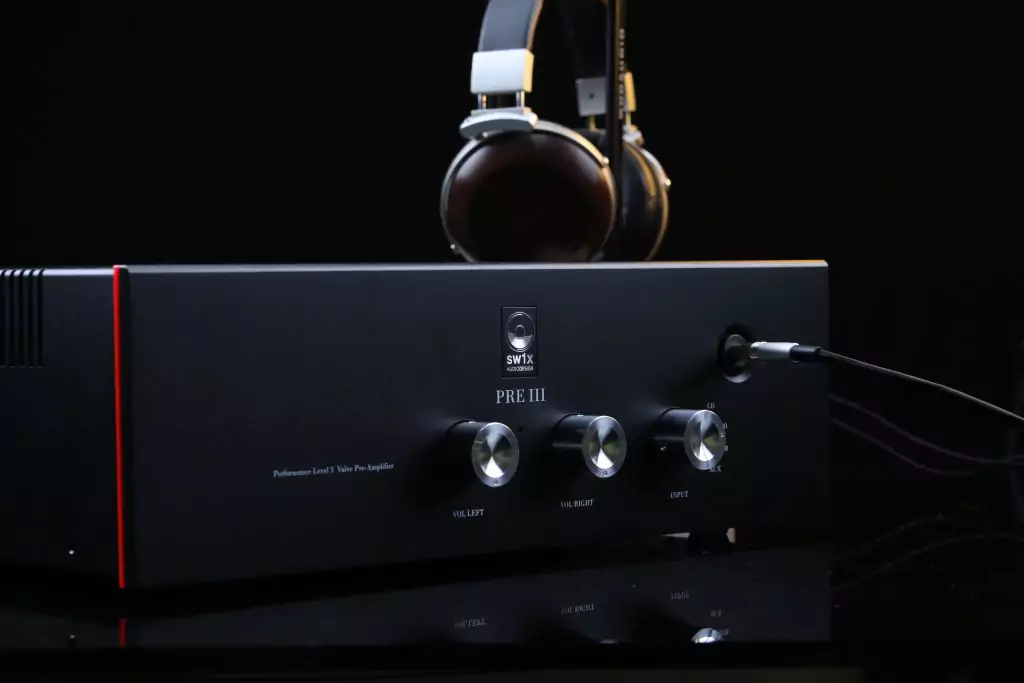 SW1X Headphone Pre-Amplifier